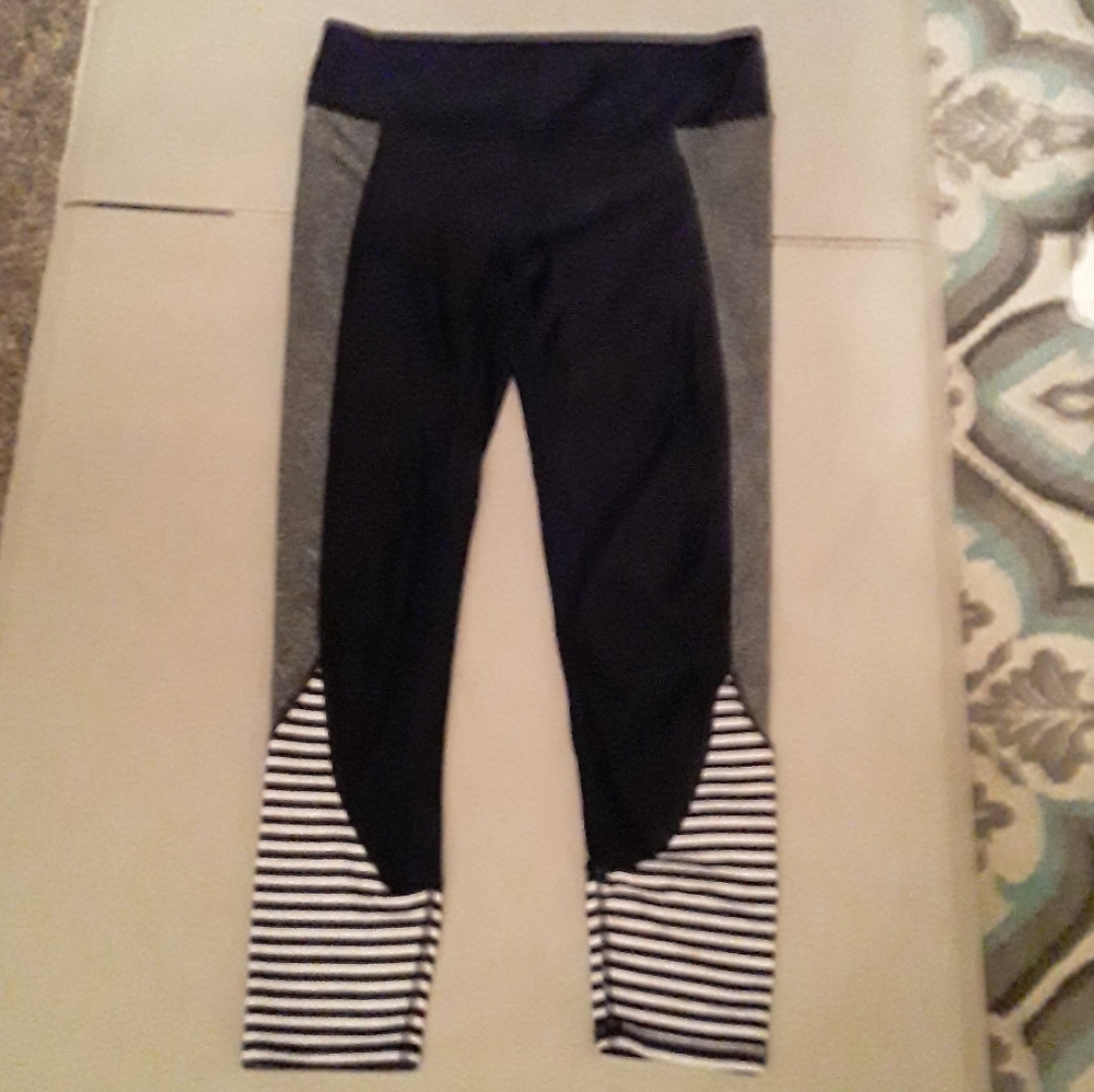 🔥Inspired hearts pattened athlete leggings - Picture 2 of 5